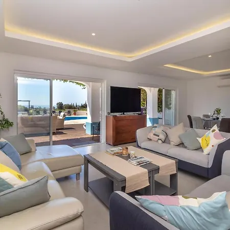 Willa Salto With Fantastic Ocean Views *