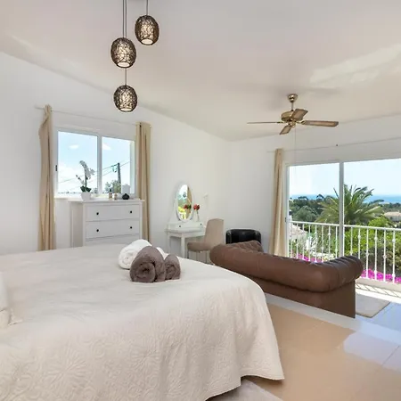 Villa Salto With Fantastic Ocean Views *